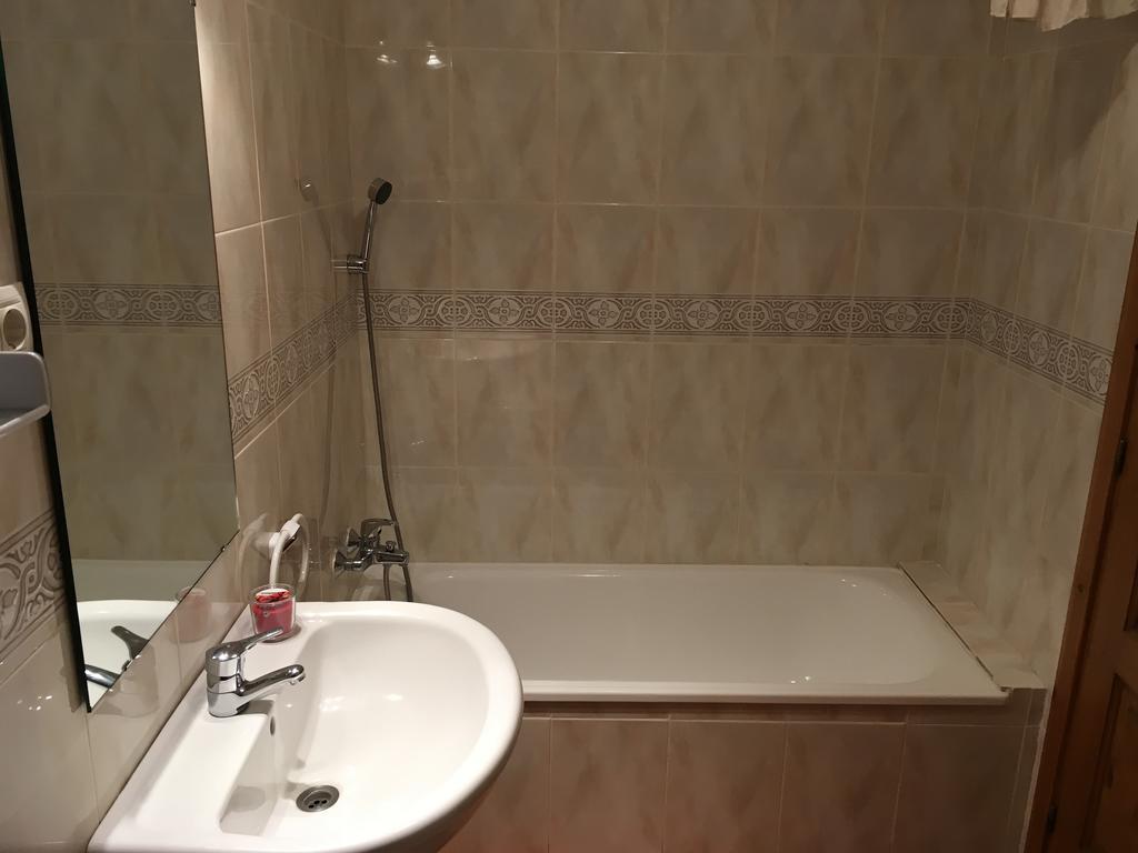 Апартаменты Vora Riu Эстерри-д'Анеу Экстерьер фото